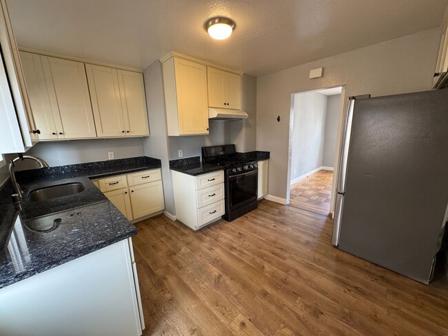 Building Photo - Charming 2-Bedroom Bungalow for Rent Near ...