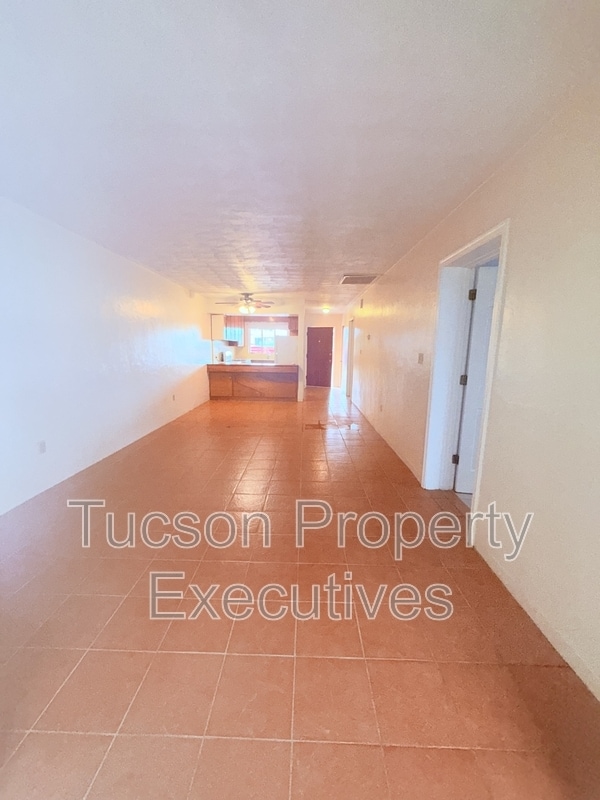 Building Photo - 4741 E 2nd St