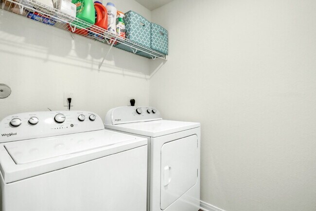 Building Photo - "Spacious 4-Bedroom Retreat with Granite Elegance in San Antonio!"
