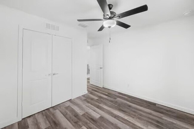 Building Photo - 3162 Oleander Ave