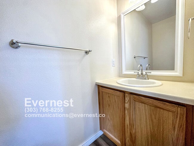 Building Photo - Modern 3-Bedroom Home with Ideal Location ...