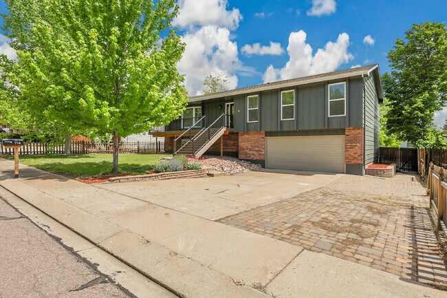 Building Photo - $2,700.00 - 4 Beds, 2 Baths, Single Family...