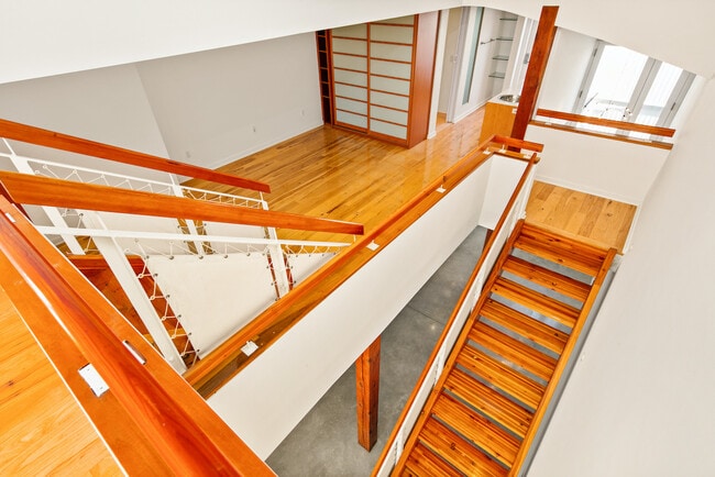 Building Photo - 615 Hampton Dr