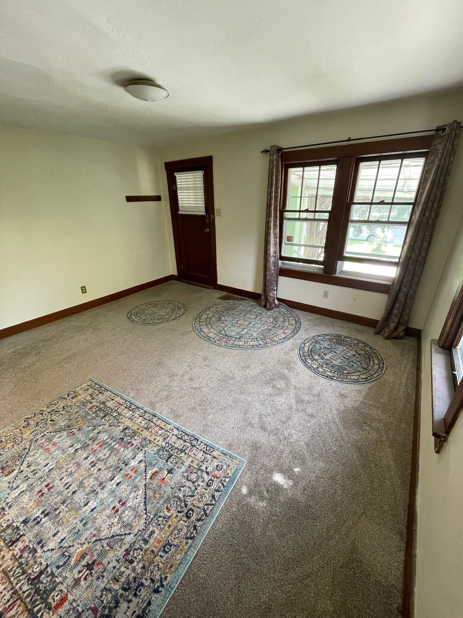 Living - 1420 N Wahsatch Ave