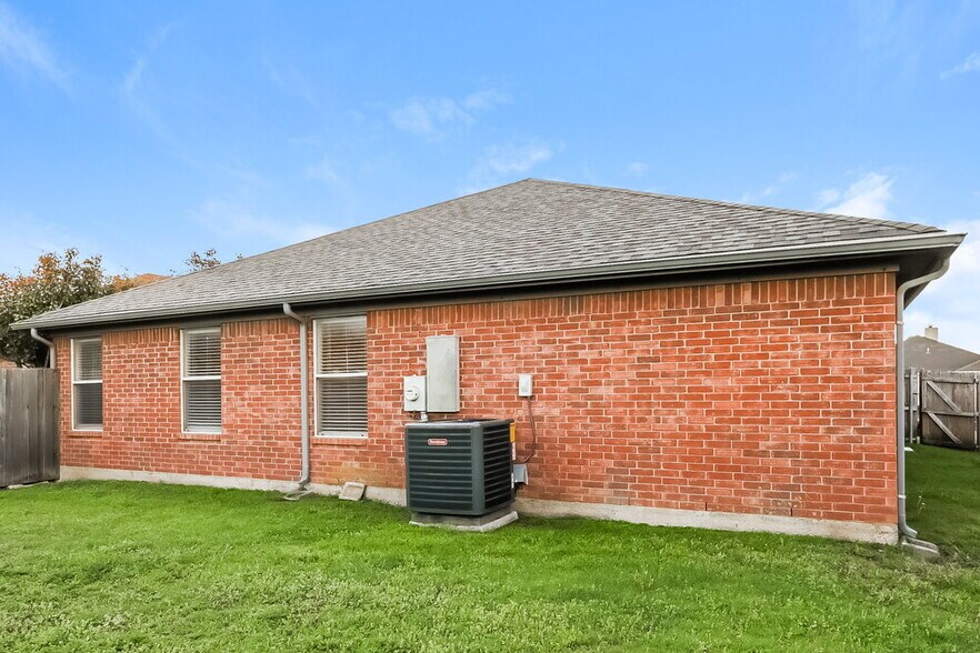 Building Photo - 807 Ponselle Dr