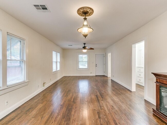 Building Photo - 3 Bedroom 1 Bath home in Shawnee!
