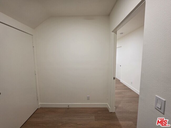 Building Photo - 1421 Greenfield Ave