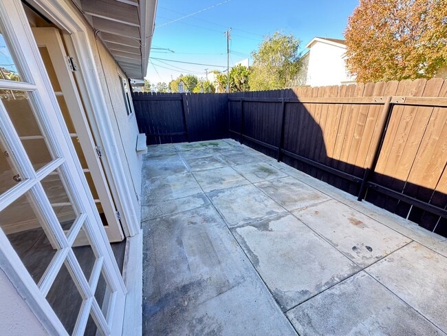 Building Photo - 253 Ogle St