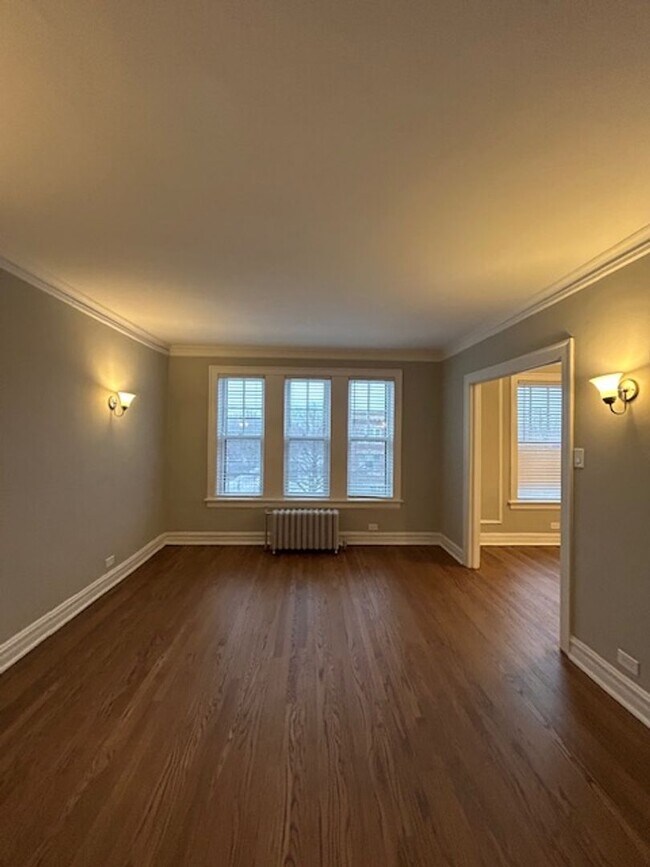 Building Photo - Edgewater Studio with Heat and Cooking Gas Included ~ No Security Deposit ~ Cat Friendly