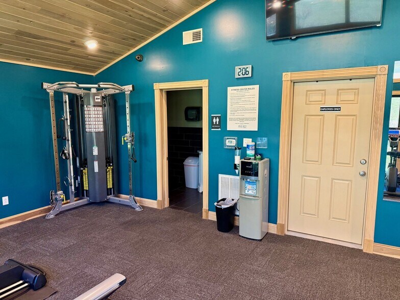 Building Photo - 1604 Spring Valley Dr