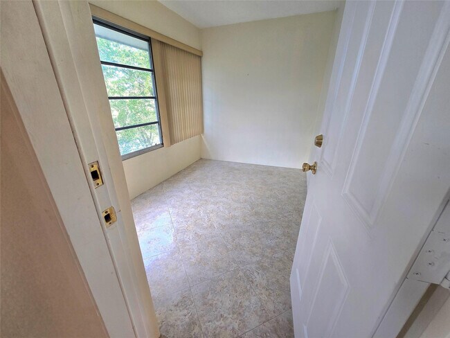 Building Photo - 3531 NW 50th Ave