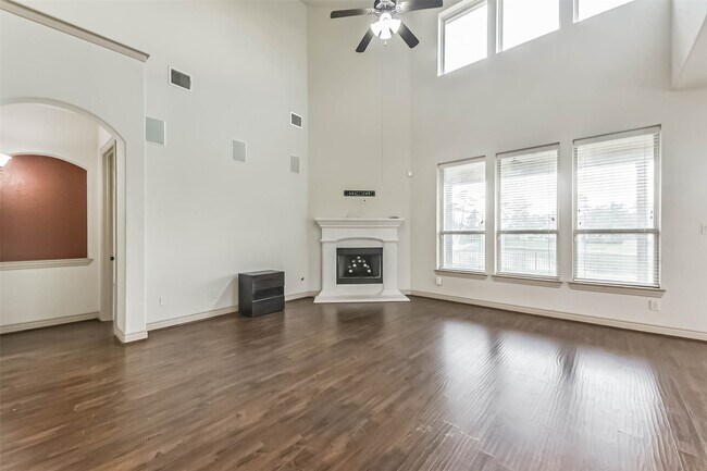 Building Photo - 9634 Lansing Meadows Dr