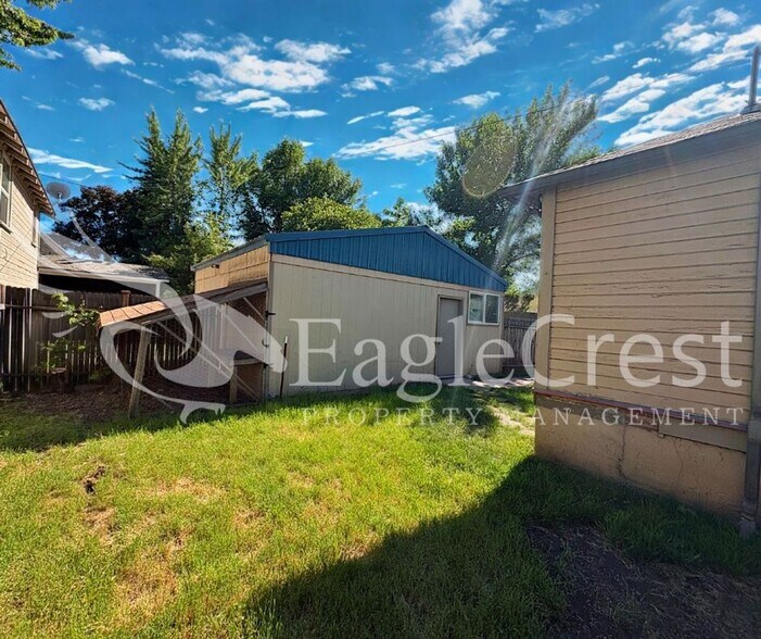 Building Photo - Charming Historic 4-Bedroom Home with Fenced Yard & Chicken Coop ~ $200.00 OFF 2nd MONTH RENT