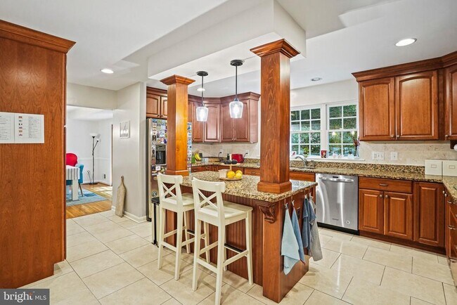 Building Photo - 6117 Larstan Dr