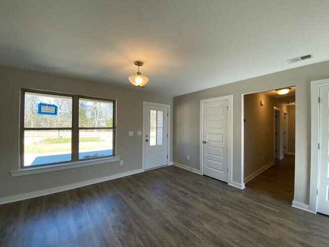 Building Photo - Beautiful home for Rent in Talladega, AL!!...