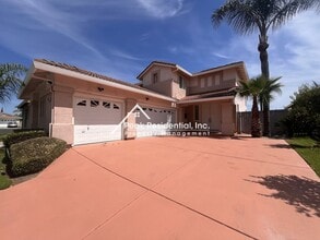 Building Photo - Spacious 4bd/3ba Elk Grove Home-Lake Front!