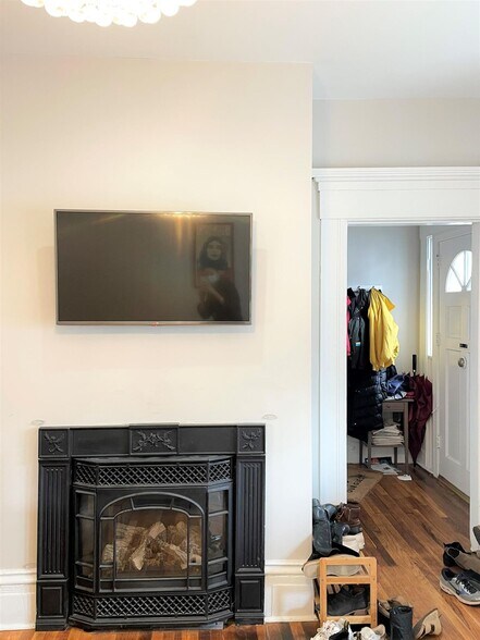 Building Photo - 2 Worcester St