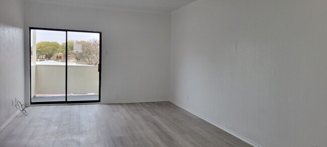 Building Photo - LUXURY LARGE UNIT IN EAST CLOVIS ALL NEW I...
