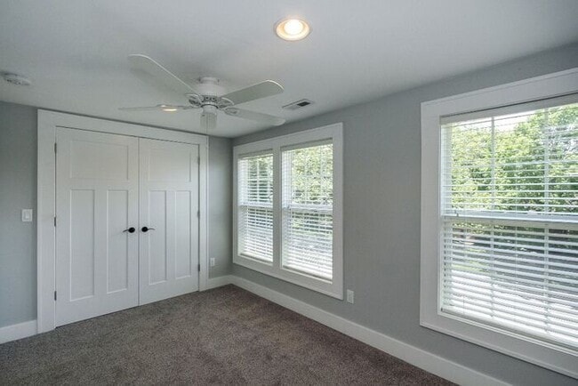 Building Photo - $4,400 | 5 Bedroom, 3 Bathroom House | Pet...
