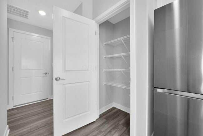 Building Photo - 5491 Fawnsbury Ct