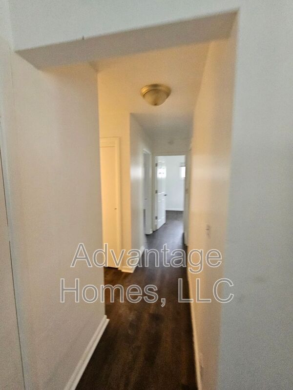 Building Photo - 11405 Crystal Ave