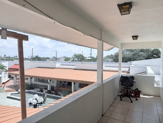 Building Photo - 735 Dodecanese Blvd