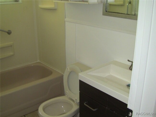 Building Photo - 2 Esskay St