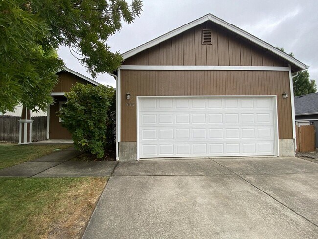 Building Photo - 660 Callahan Dr