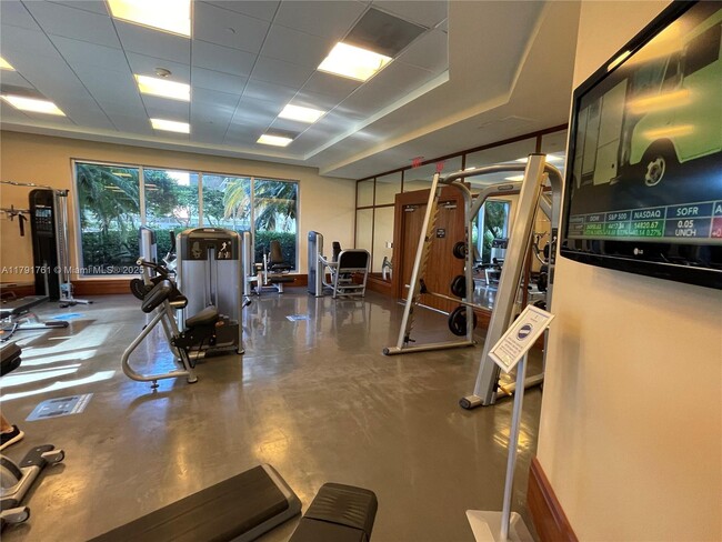 Building Photo - 1060 Brickell Ave