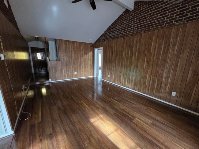 Building Photo - 2121 Redwood St