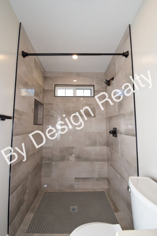 Building Photo - 3 Bed 3 Bath - Built in 2024 - 1/2 Mile to...