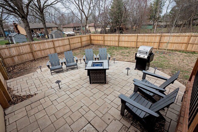 Building Photo - 413 SE Lana Ct