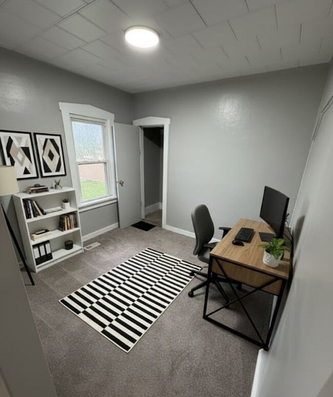 Building Photo - 2-Bed, 1-Bath House for Rent!