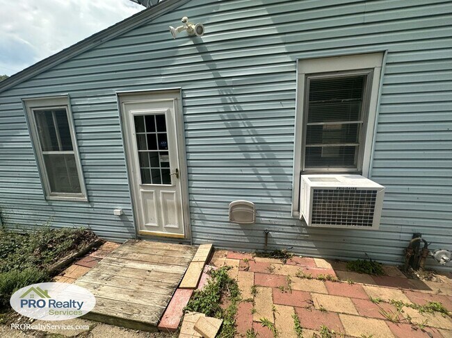 Building Photo - 2 Bedroom Home with an Office/Den Space