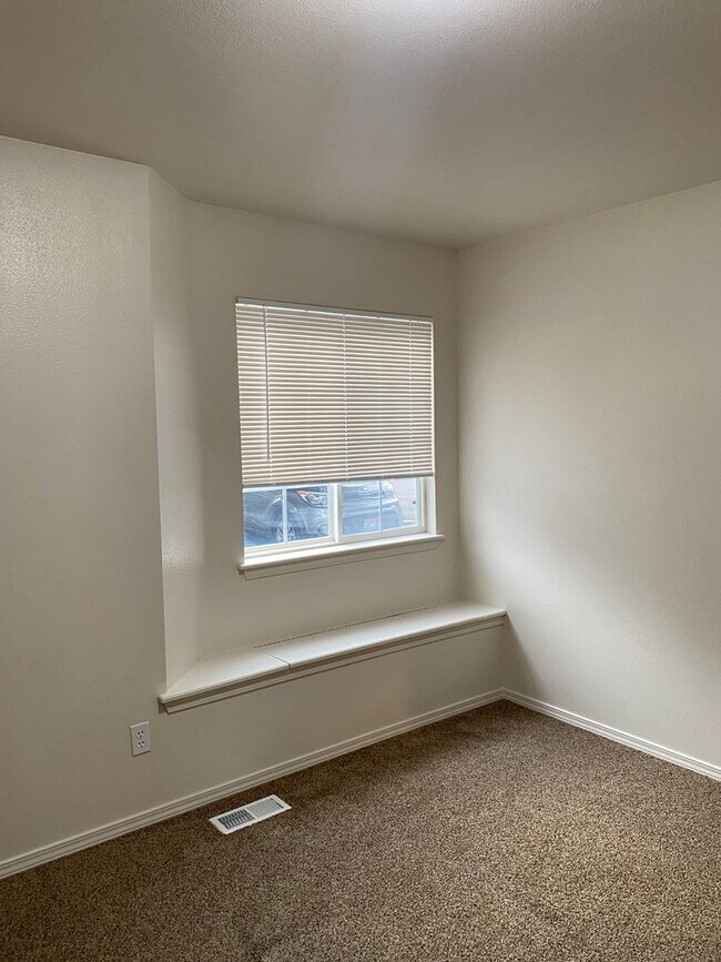 Building Photo - 313 S Meridian Rd