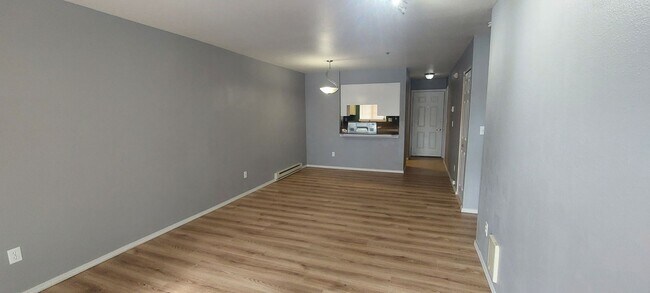 Building Photo - 2709 W Maplewood Ave