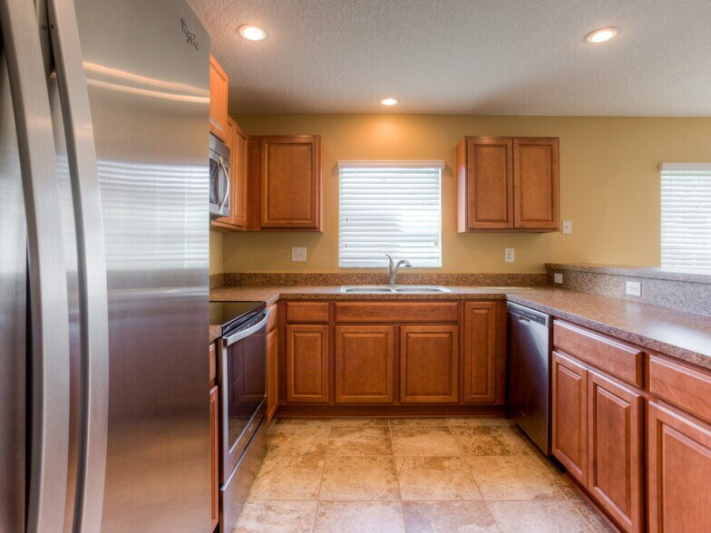 Building Photo - 1705 Southern Oak Loop