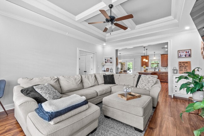 Building Photo - "Charming 3-Bedroom Home with 2 Full Baths...