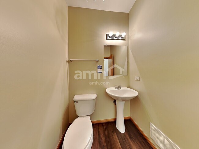 Building Photo - 1300 Broadlawn Dr