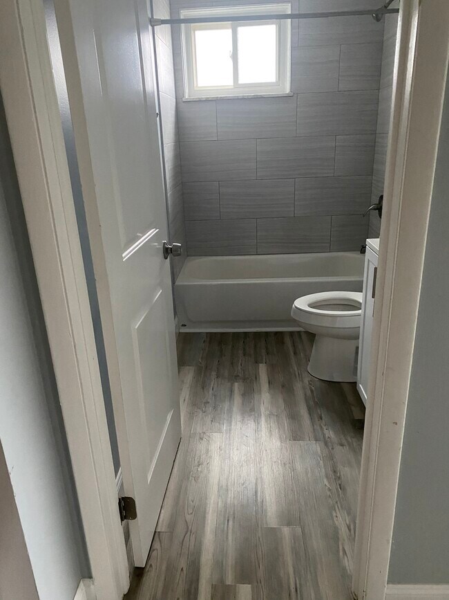 Building Photo - 347 Prestley Rd