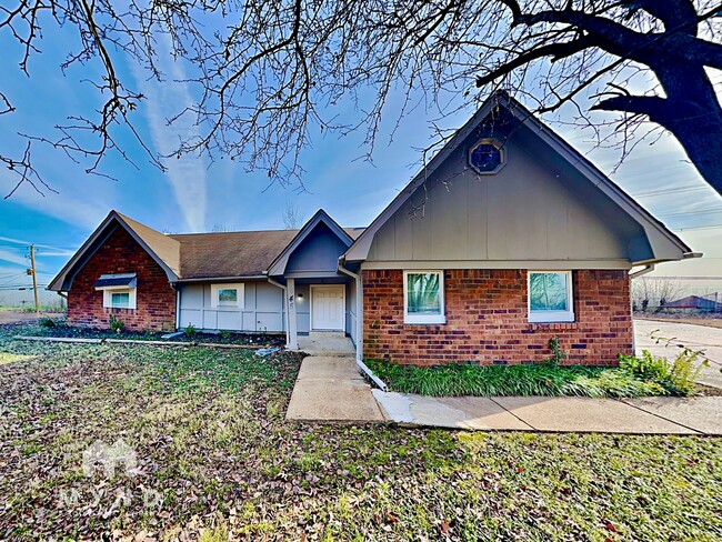 Building Photo - 4546 S Berrypick Ln