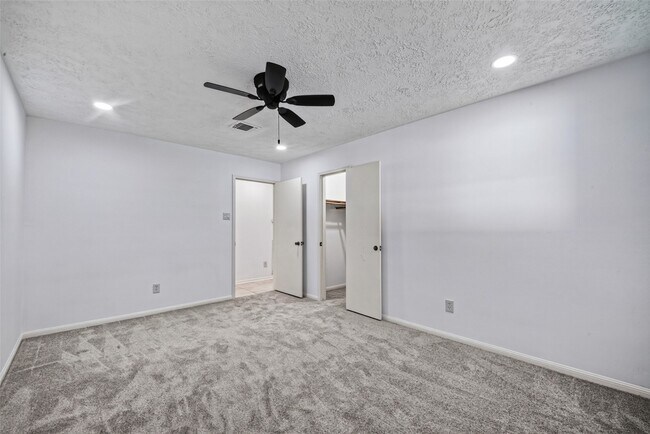 Building Photo - 3910 Chile Dr