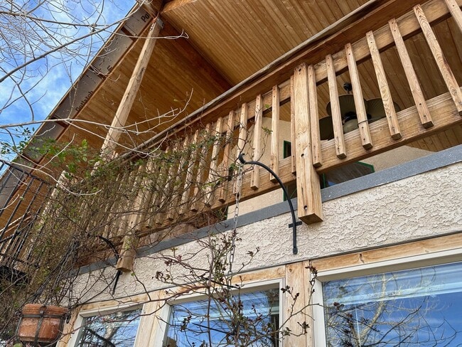 Building Photo - 13975 Racel St