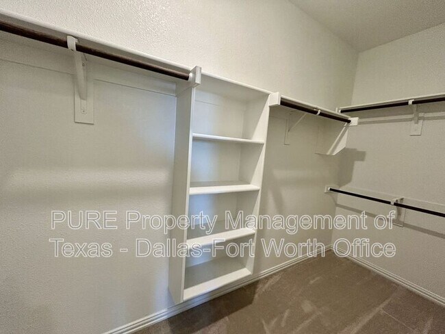 Building Photo - 2113 Donker Dr