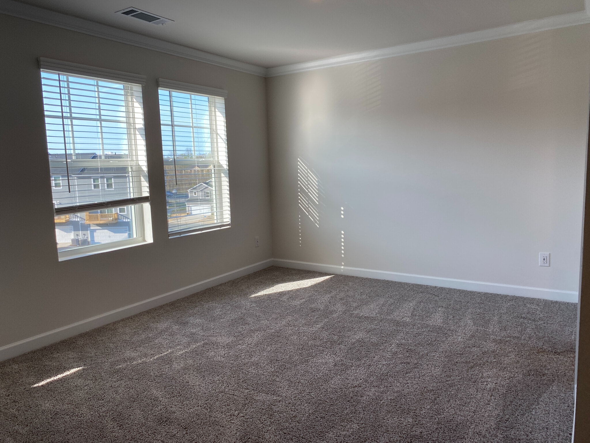 Building Photo - Room in Townhome on Tears Ln