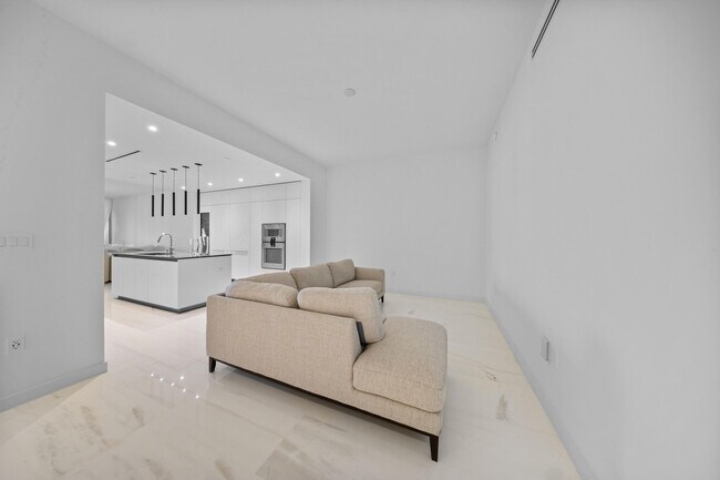 Building Photo - 300 Biscayne Blvd Way