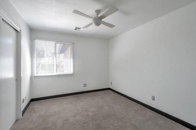 Building Photo - Scottsdale 2 bed 2 Bath Home - With a Pool!!!