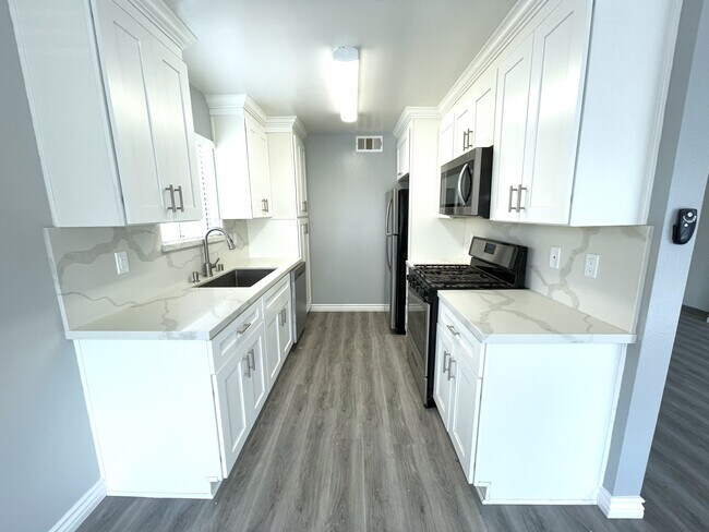 Building Photo - 3445 Mentone Ave