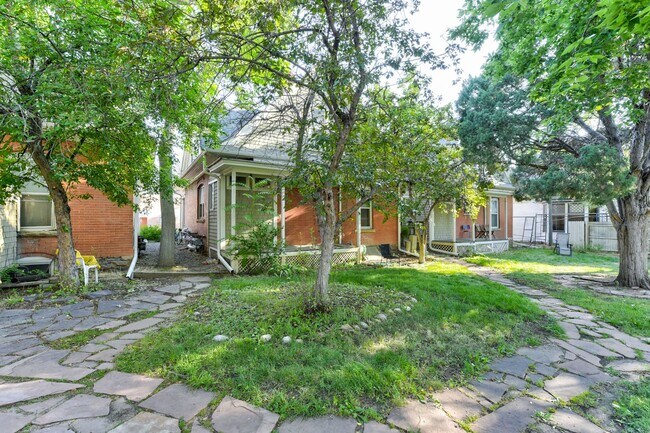 Building Photo - Fall 2026 Pre-Lease RENOVATED STUDIO Apartment | Close to Campus and Pearl St