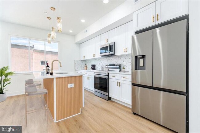 Building Photo - 737 N 42nd St